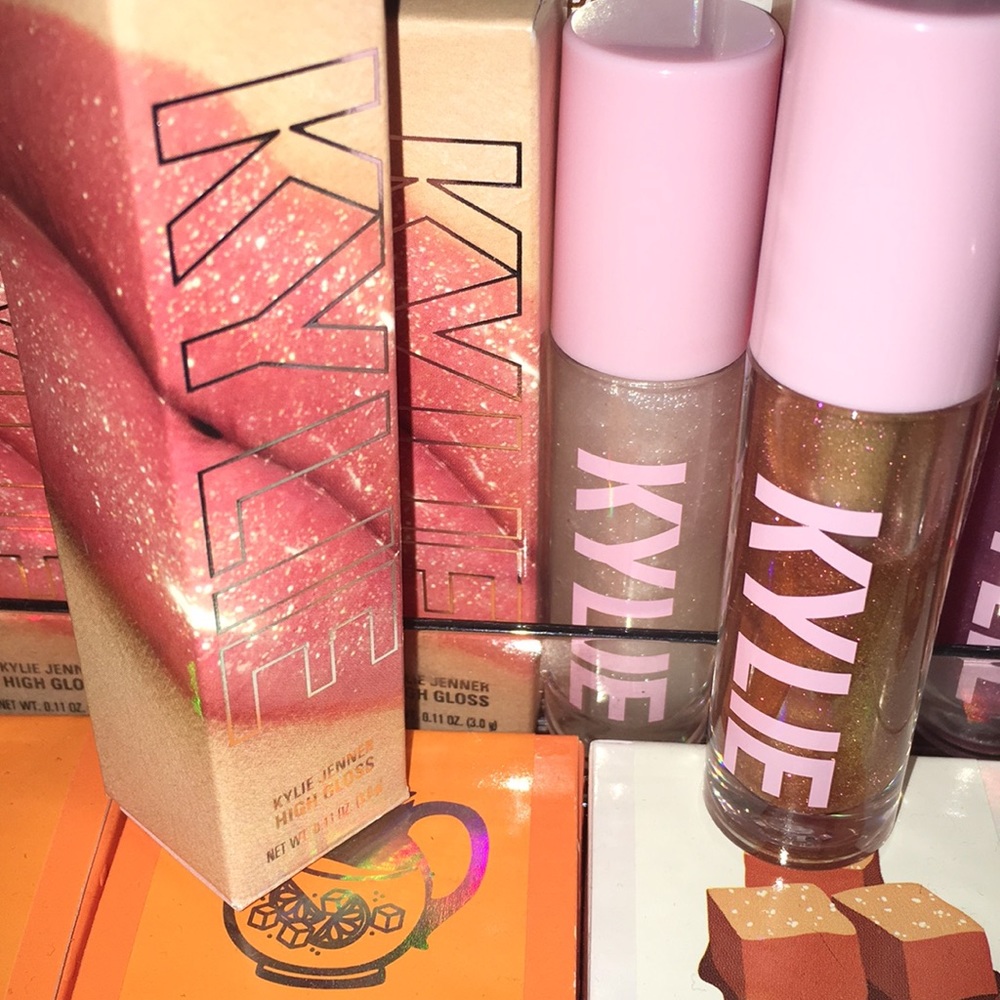 Kylie high gloss im always shining & yesss girl 👄